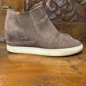 Sneaker Wedge size 8